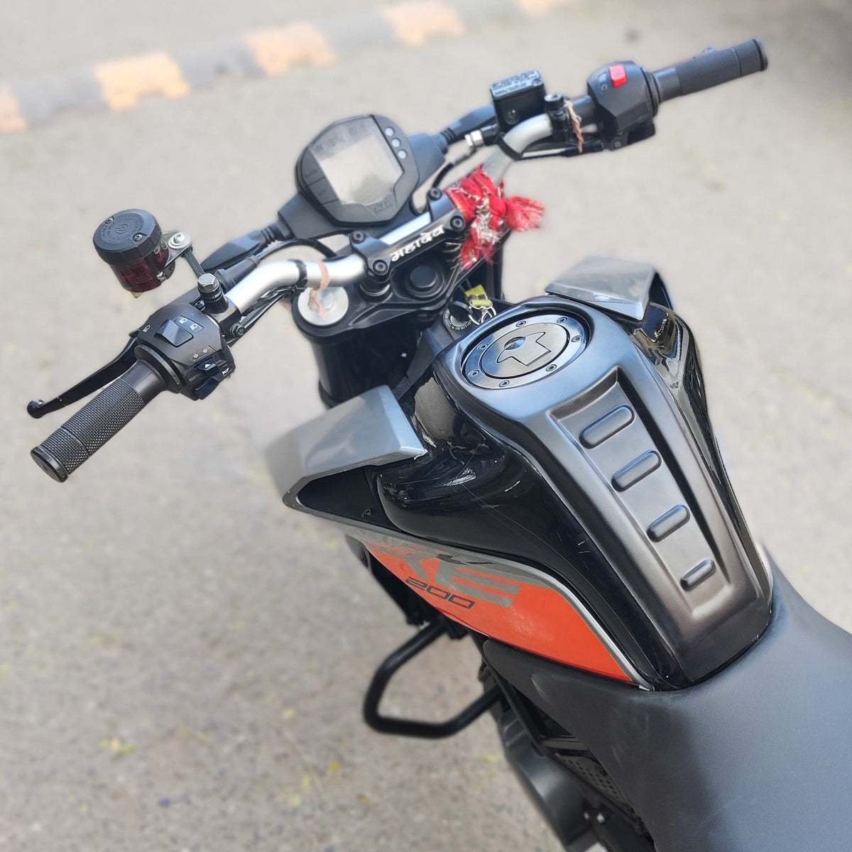 TankTie for KTM Duke (2nd Gen)