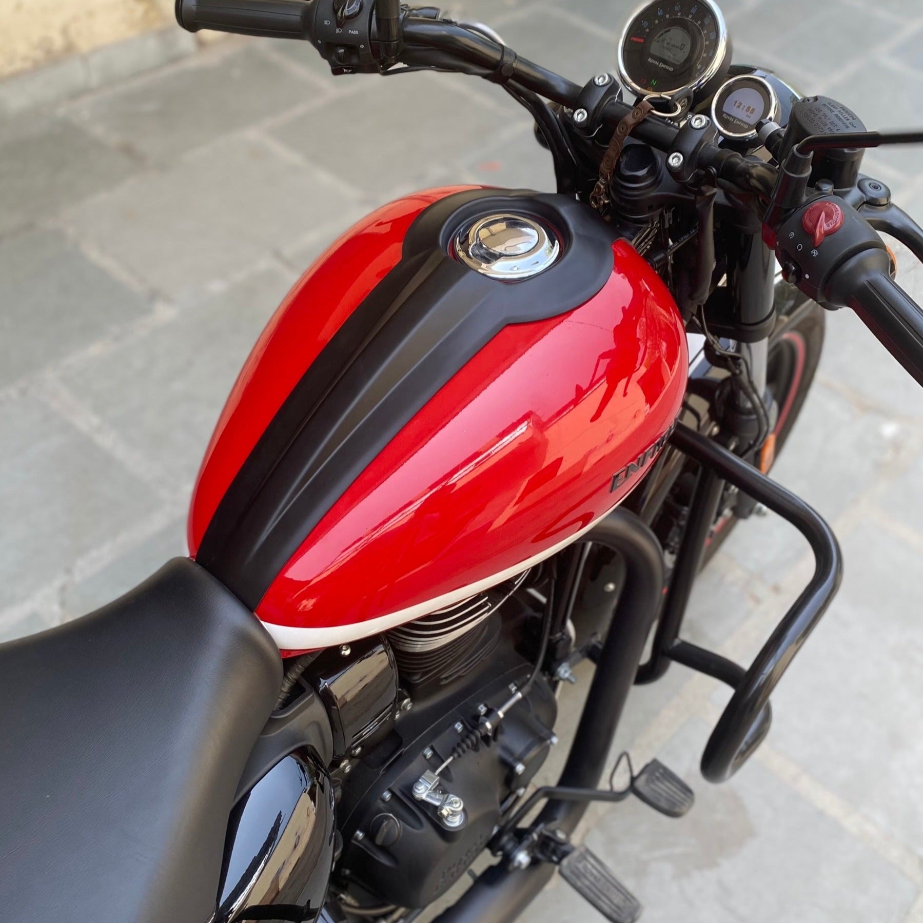 Royal Enfield Meteor 350 Tank Protection | Best Tank Pad Cover | Tank Scratch Protection | Modified Looks | Saiga Parts Modification Accessories