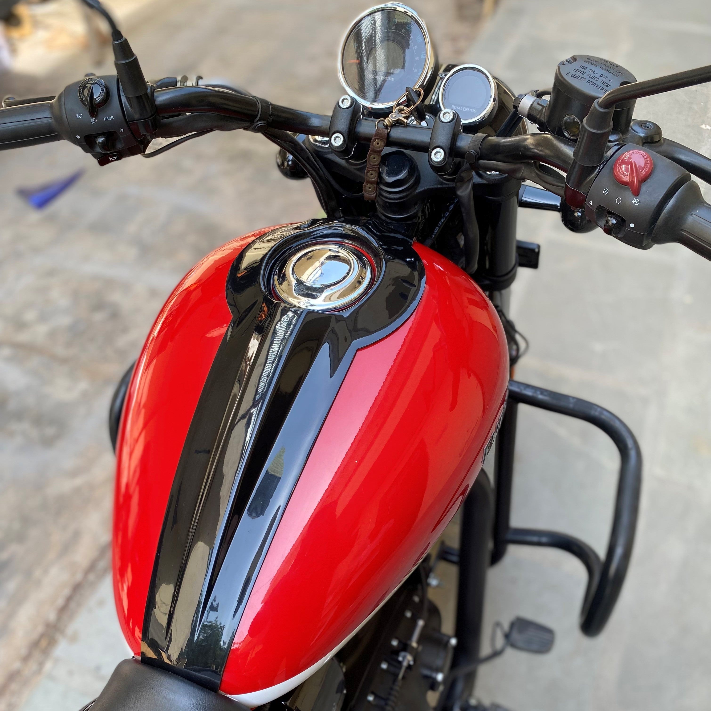 Royal Enfield Meteor 350 Tank Protection | Best Tank Pad Cover | Tank Scratch Protection | Modified Looks | Saiga Parts Modification Accessories