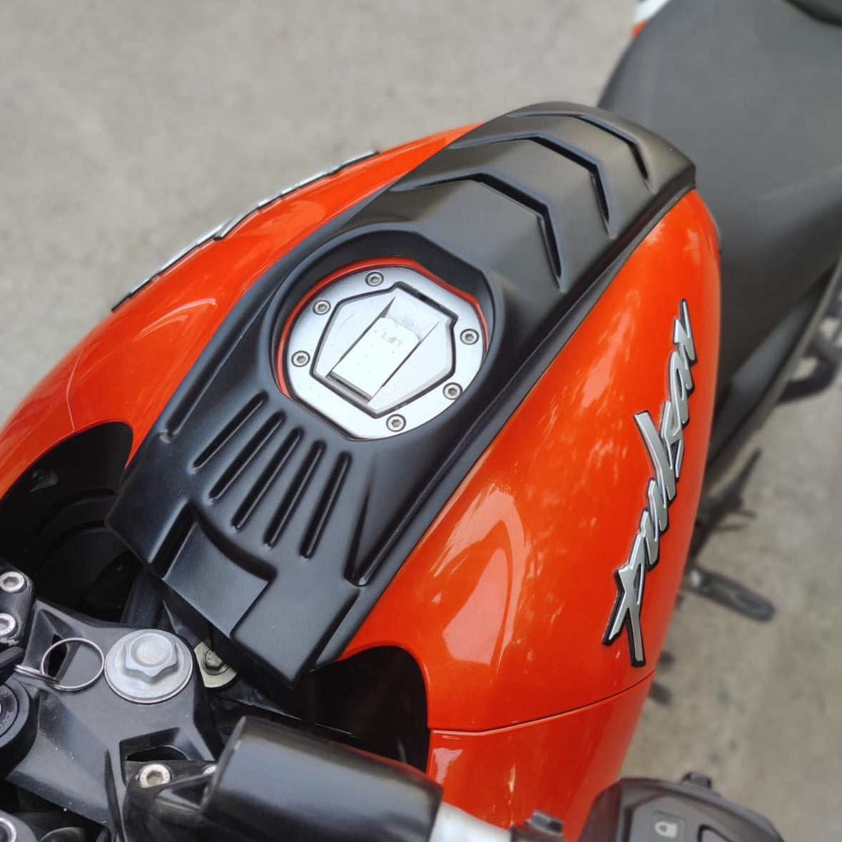 Bajaj Pulsar NS Tank Protection | Best Tank Pad Cover | Tank Scratch Protection | Modified Looks | Fits Pulsar NS 125 | Pulsar NS 160 | Pulsar NS 200 | Saiga Parts Modification Accessories