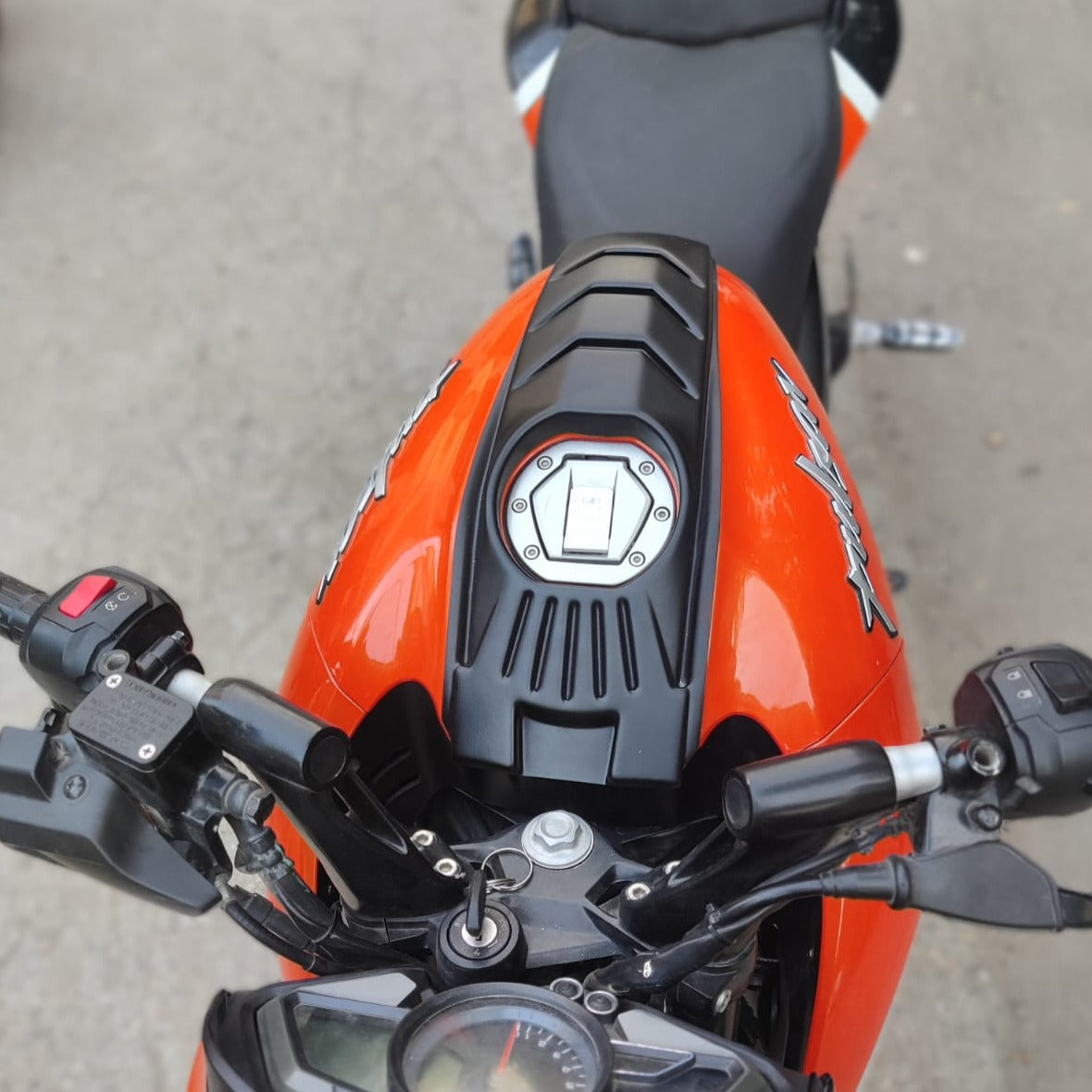 Bajaj Pulsar NS Tank Protection | Best Tank Pad Cover | Tank Scratch Protection | Modified Looks | Fits Pulsar NS 125 | Pulsar NS 160 | Pulsar NS 200 | Saiga Parts Modification Accessories